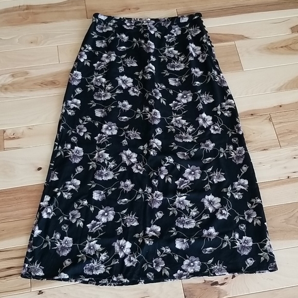 HONORS Dresses & Skirts - Vintage floral skirt